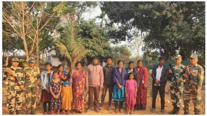 त्रिपुरा येथून तीन भारतीय दलालांसह १३ घुसखोर बांगलादेशींना अटक