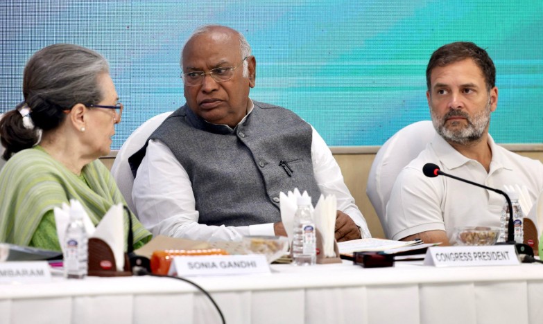 भाजपाच्या प्रयोगशाळेत, काँग्रेसचा प्रयोग…
