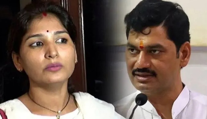 धनंजय मुंडेंची याचिका फेटाळली; करुणा शर्मा यांना पोटगी देण्याचा निर्णय ठेवला कायम
