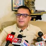 काँग्रेस नेता म्हणतो, आम्ही मोदींच्या पाठीशी, काश्मिरी जनता तिरंगा कधी हाती घेणार!